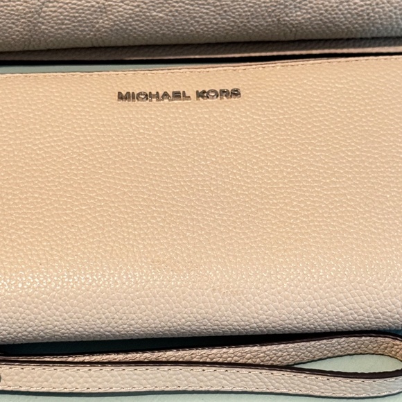 Michael Kors Woman's Light Gray Leather Handbag and Wallet - Picture 6 of 14